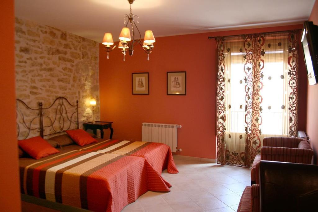 Hostal Meson Castilla Siguenza Exterior photo